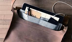 کیف نمدی چیست و چگونه به جای کیف استفاده میشود؟ 7 سفارش کیف نمدی