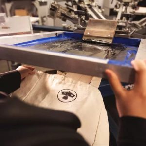 پارچه و اجزا برای سفارش کامل محاسبه می‌شوند