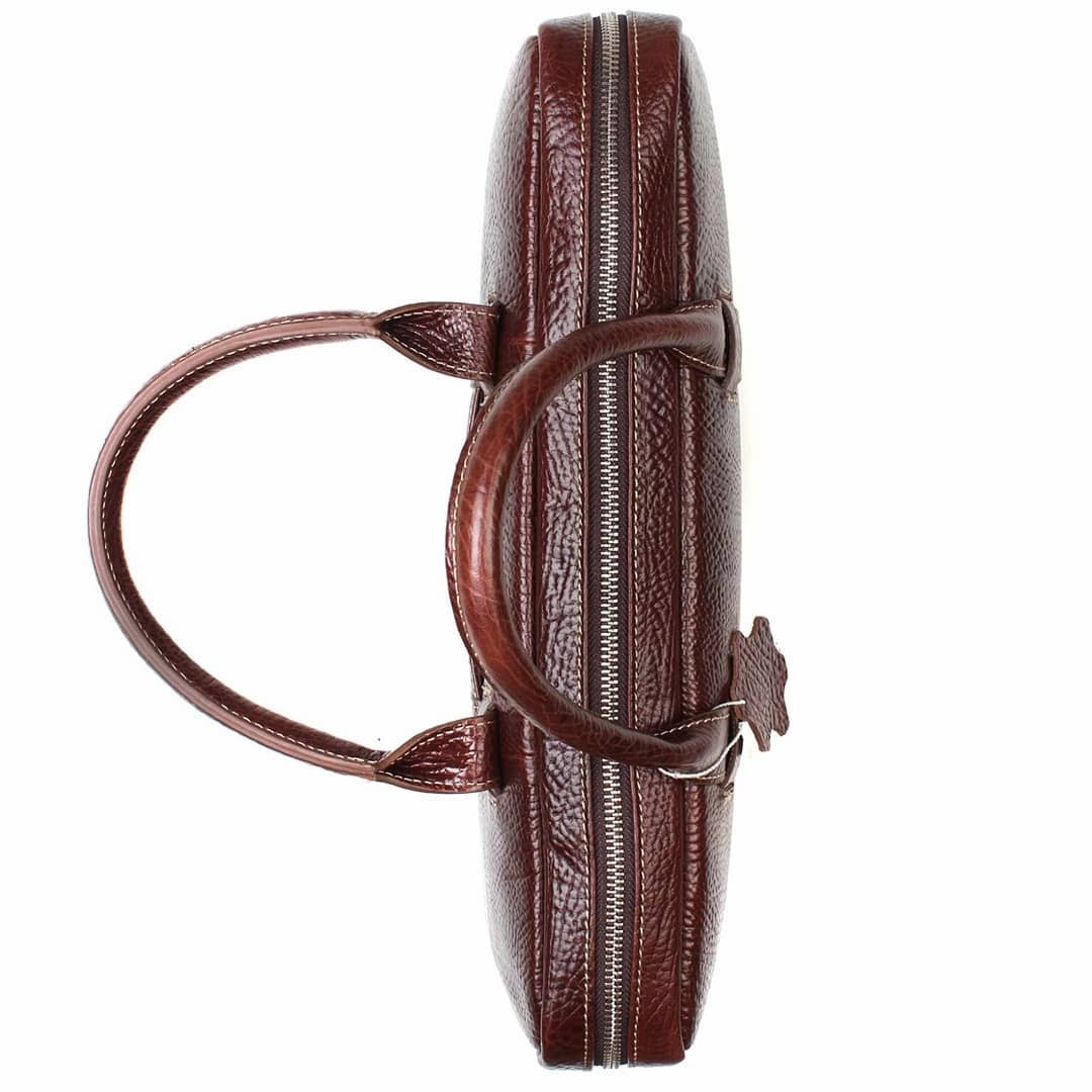 کیف اداری قهوه ای از بالا